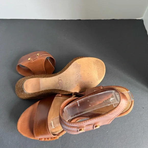 UGG ‘Maryanne’ Wedge Sandal. Size 9.5 - Picture 14 of 14